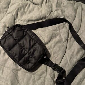 Lululemon guilted grid belt bag 2L